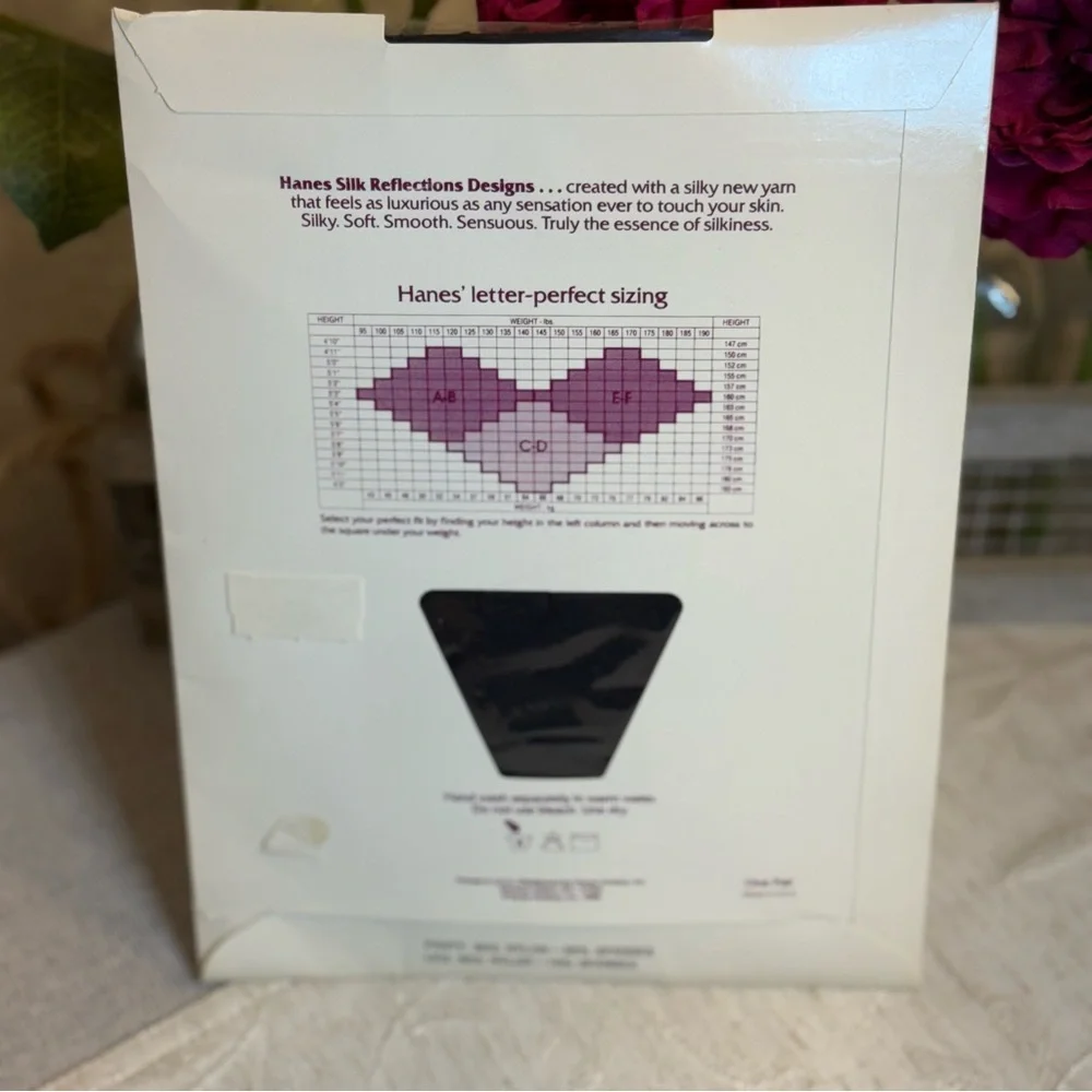 Vintage Hanes Silk Reflections Silky Light Control Size C-D. Jet. NWT‎